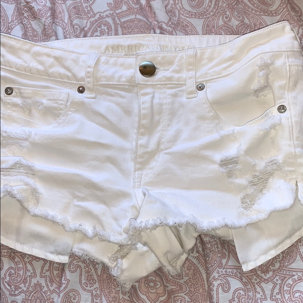White American Eagle shorts